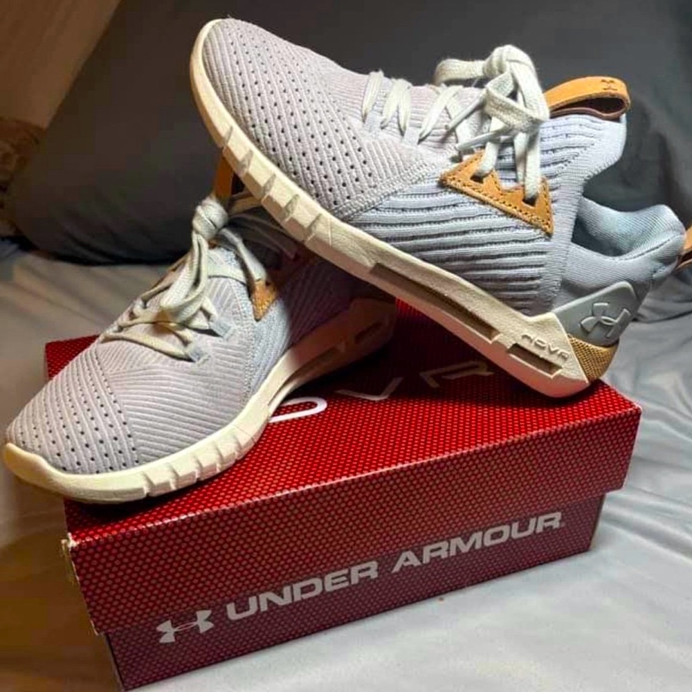 Women’s 5 Under Armour Hovr Shoes